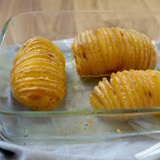 Garlic hasselback potatoes