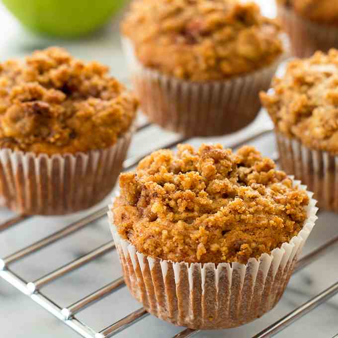 Cinnamon Apple Crumb Muffins