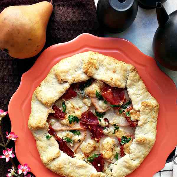 Pear and prosciutto galette