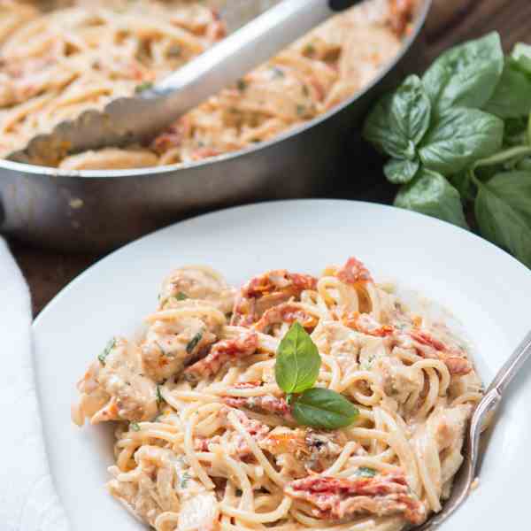 creamy sun dried tomato chicken pasta