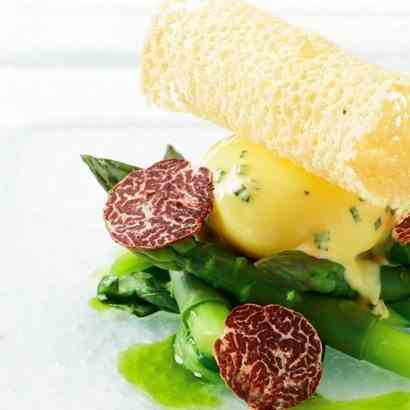 Asparagus spears with truffle