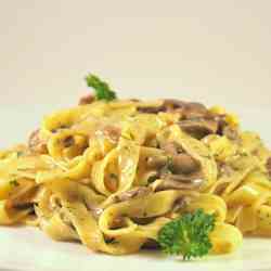 Tagliatelle with mushroom sauce with cream