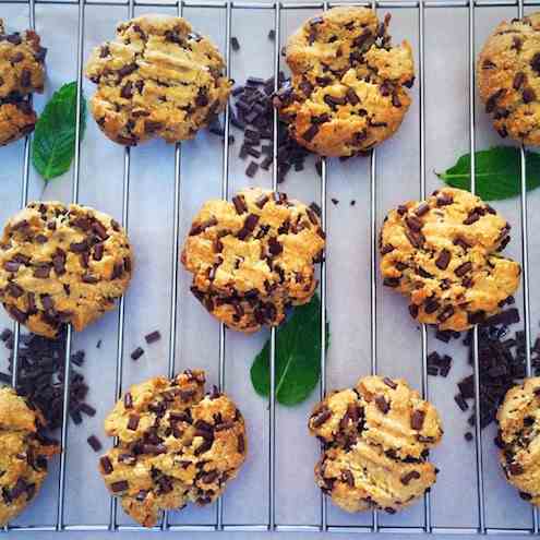 Mint Chocolate Chip Vegan Cookies