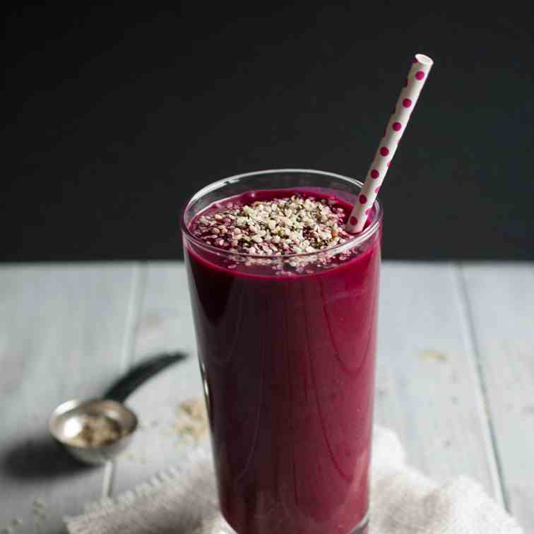 Beet Smoothie with Strawberries and Kale
