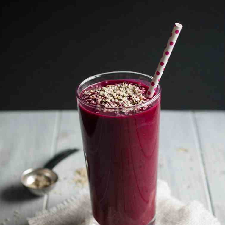 Beet Smoothie with Strawberries and Kale