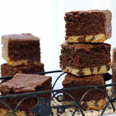 Chocolate Chip Shortbread Brownies