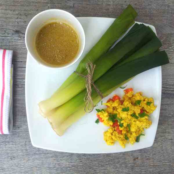 Leeks Vinaigrette with Tofu Scramble [vega