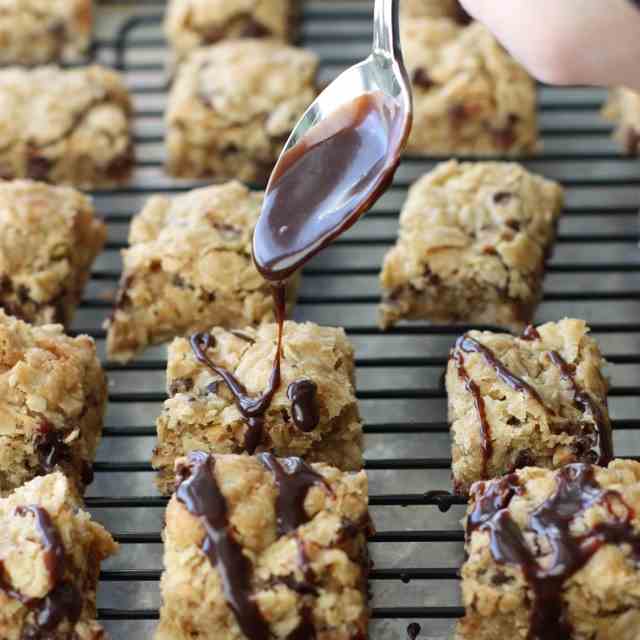 Chewy Nutella Oatmeal Bars