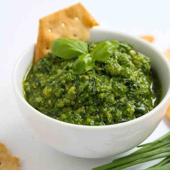 Low FODMAP Pesto