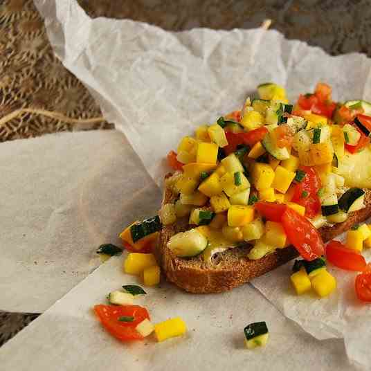 Zucchini and tomato Tartar on toast