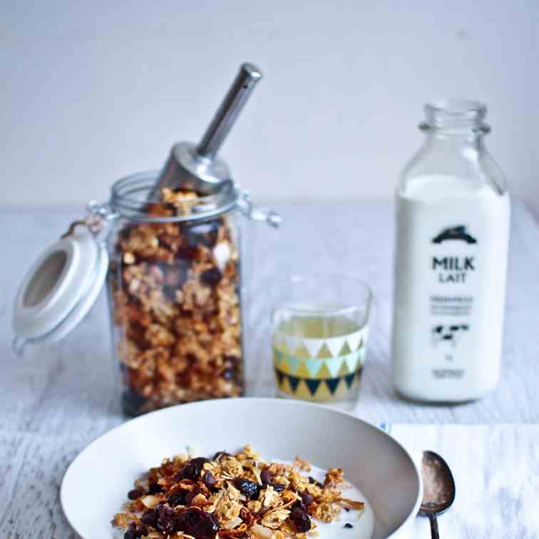 Cherry Ripe Granola