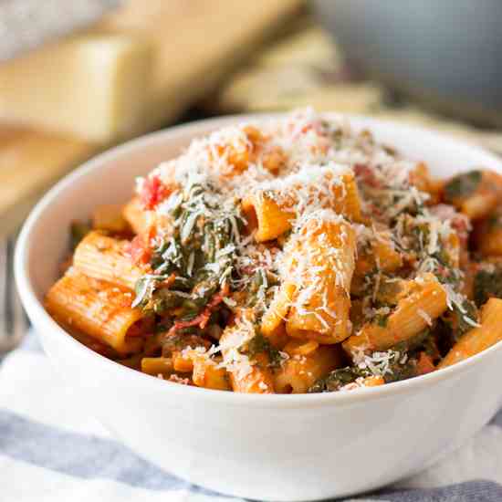 Creamy Tomato Spinach Pasta