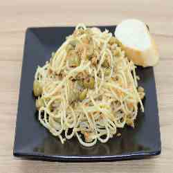 spaghetti with green olive sauce