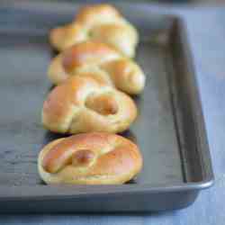 Easy homemade soft pretzel recipe like mal