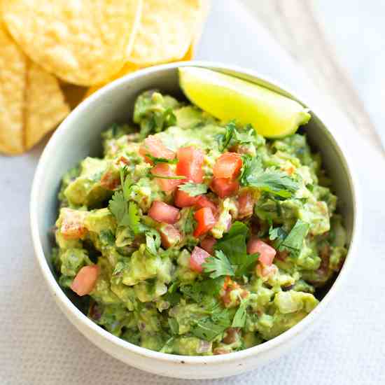 Easy Homemade Mexican Guacamole