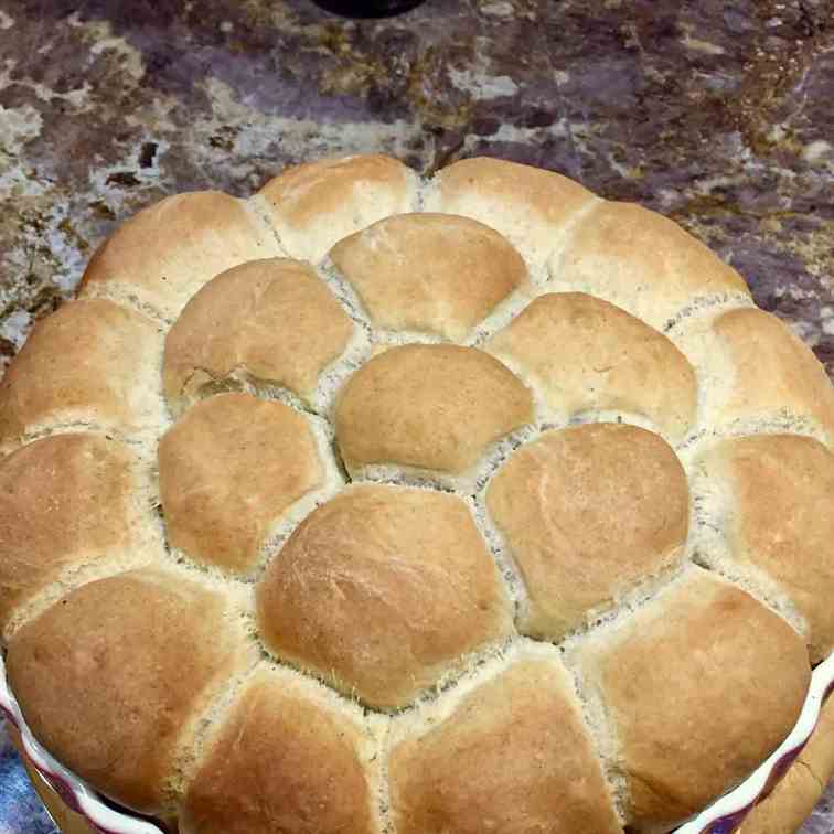 Tear and share spelt flour buns