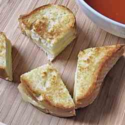 Grilled cheese dippers with Jarlsberg