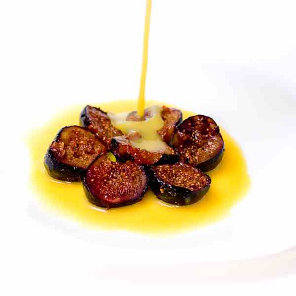 Figs in rompope sauce