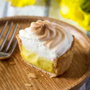 Vegan lemon meringue pies