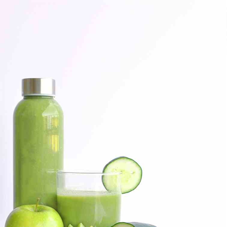 Cleansing Spinach Apple Smoothie