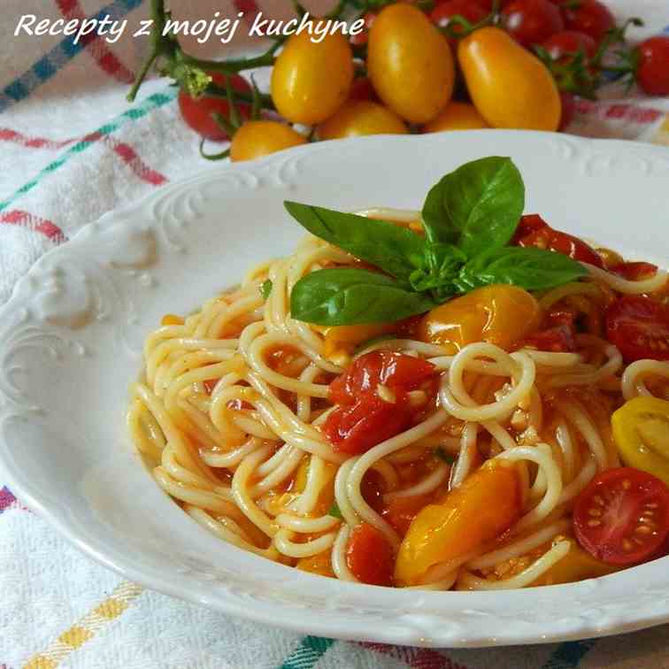 Pasta with Fresh Tomato Sauce