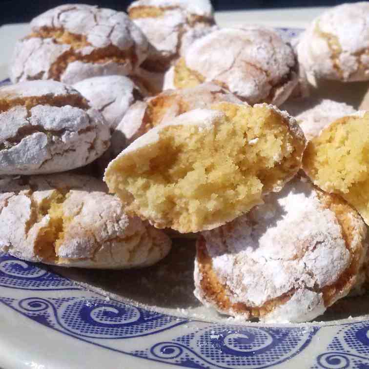 Almond cookies