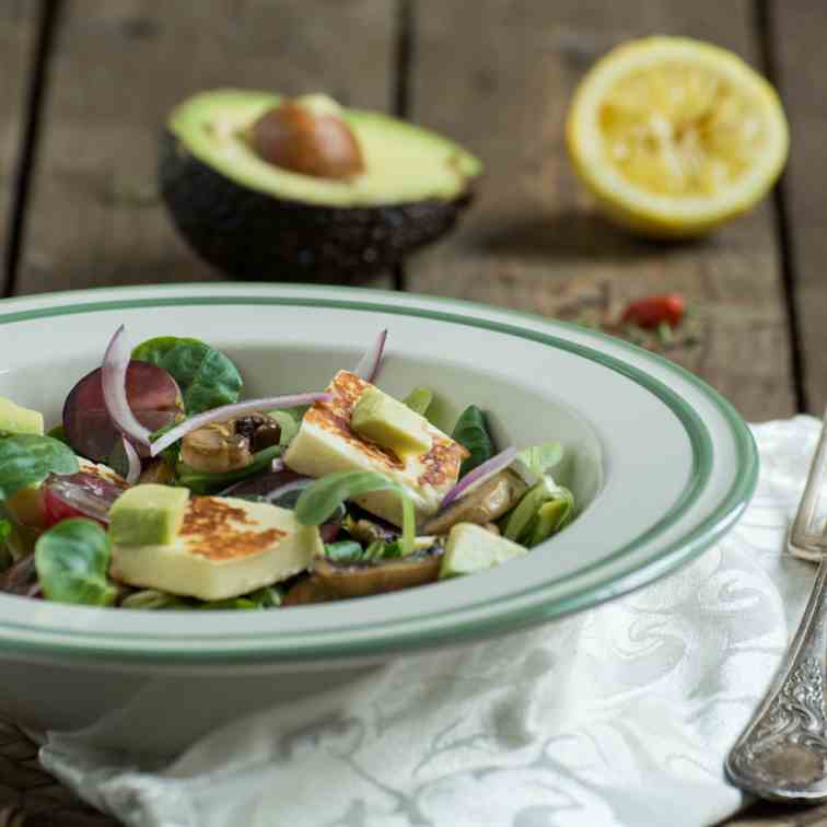 Lamb's Lettuce, Grapes and Halloumi Salad