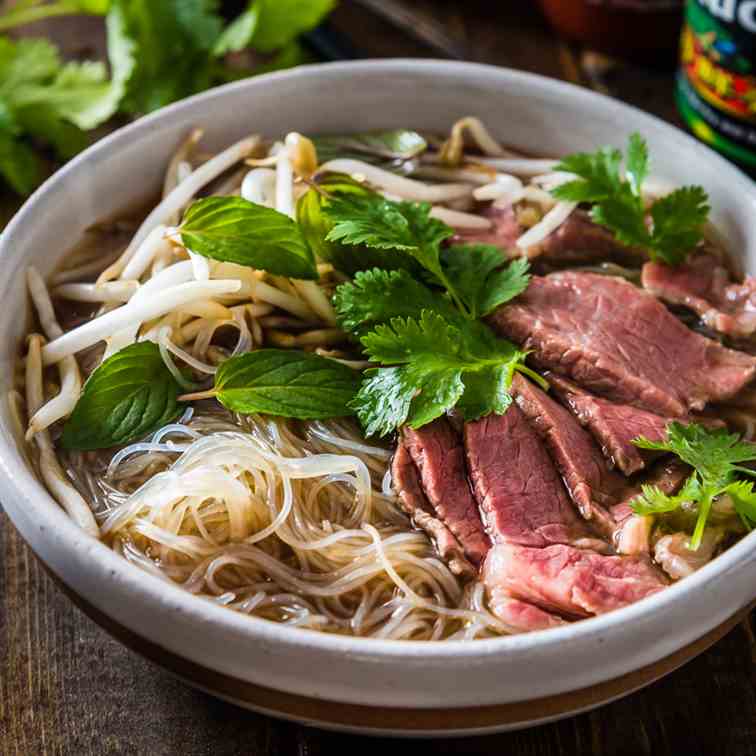 Easy Vietnamese Pho Noodle Soup