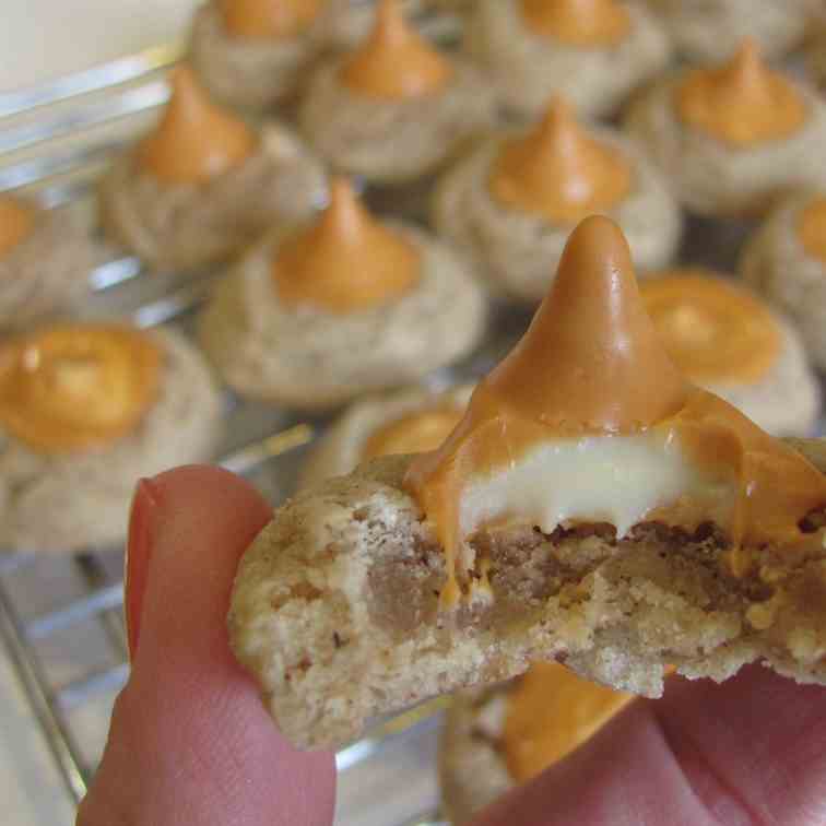 Pumpkin Spice Kiss Cookies