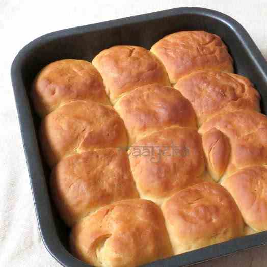 Homemade eggless dinner rolls/Indian pav