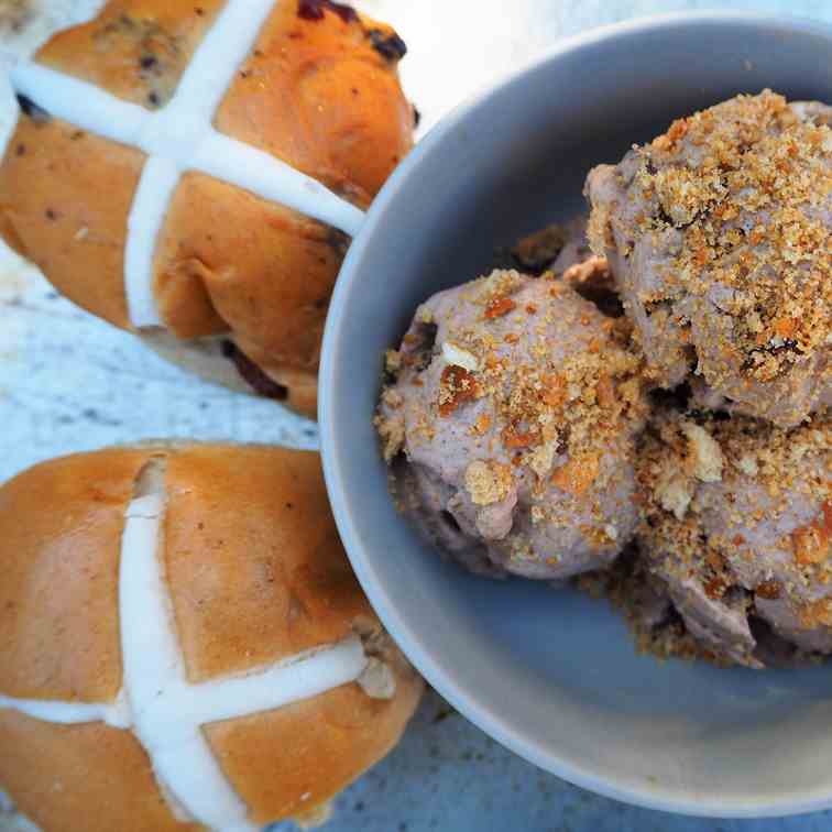 Hot cross bun ice cream