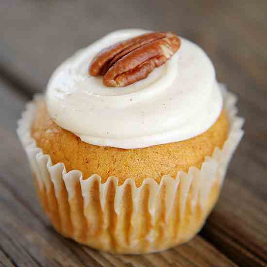 Pumpkin Cupcakes with Cinnamon Icing