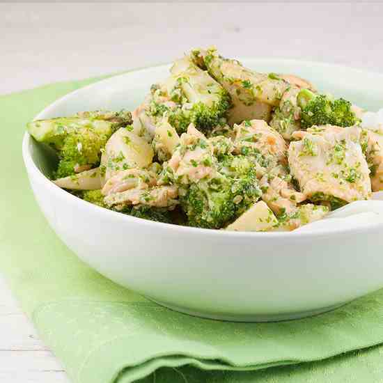 Salmon with arugula pesto and rice noodles