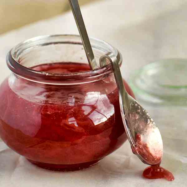 rhubarb and vanilla jam