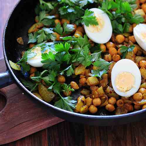 Boiled Eggs with Curried Chickpeas
