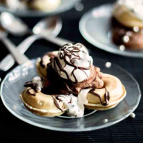 Chocolate and Vanilla Mini Doughnut Cake