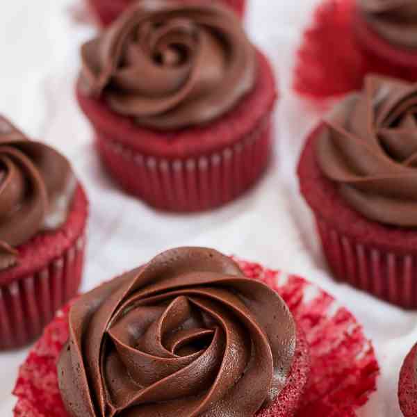 chocolate rose red velvet cupcakes