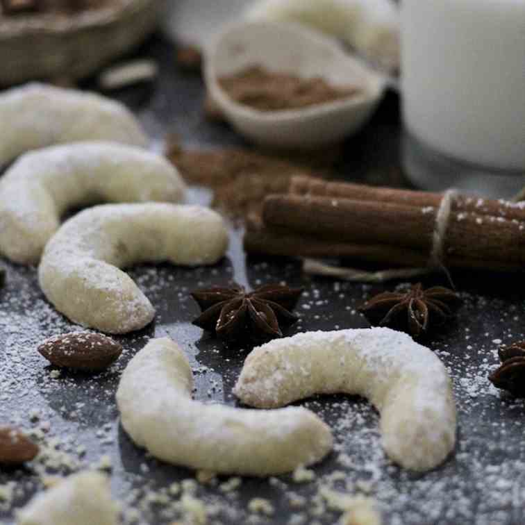 Vanilla Crescents aka Vanillekipferl 