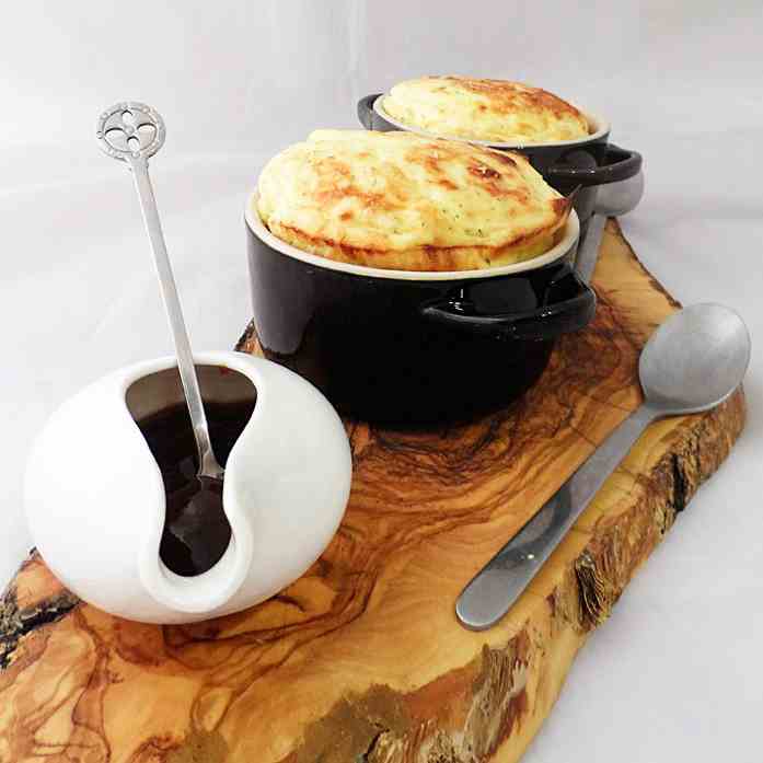 Soufflé &brown sauce