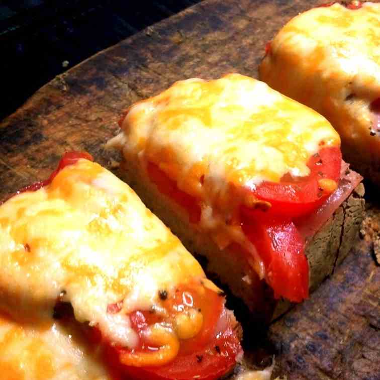 Tomato, cheese and "prosciutto" bruschetta