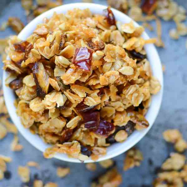 Crunchy Pistachio Date Granola