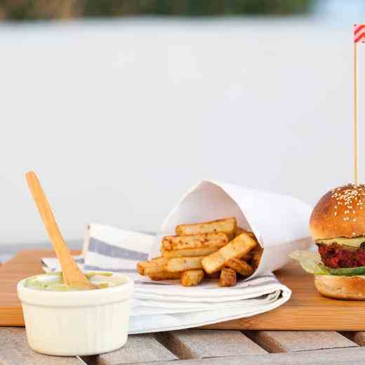 Vegan sliders with crispy chips