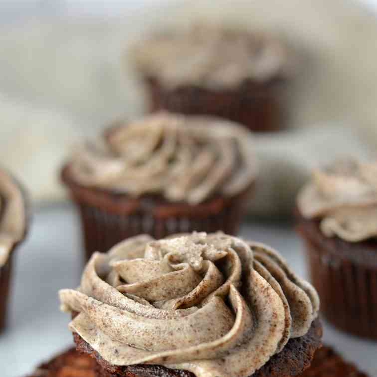 Chocolate Cupcakes with Cookies and Cream 