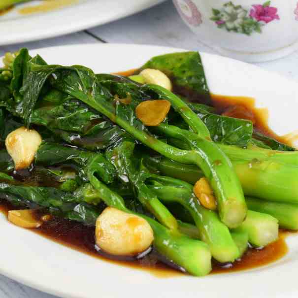 Blanch or stir-fry Chinese broccoli 