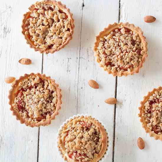 Mini crumble plum tarts