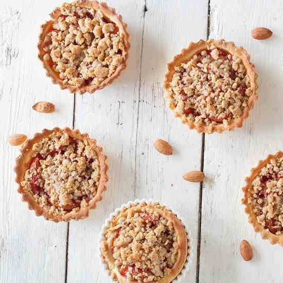 Mini crumble plum tarts