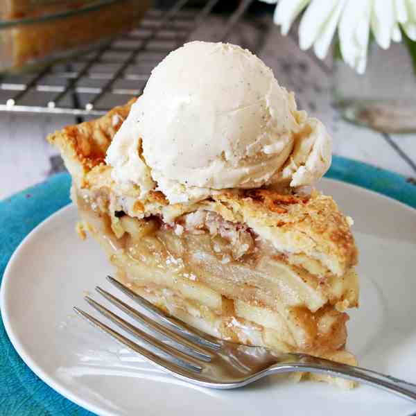 Apple and Cheddar Cheese Pie