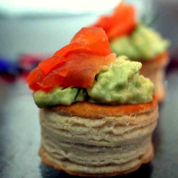 Mini Vol-au-vents w. Guacamole and salmon