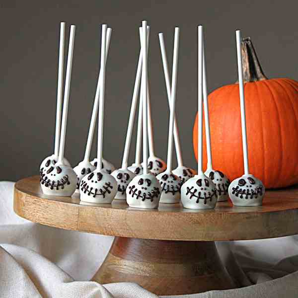 Skeleton cake pops