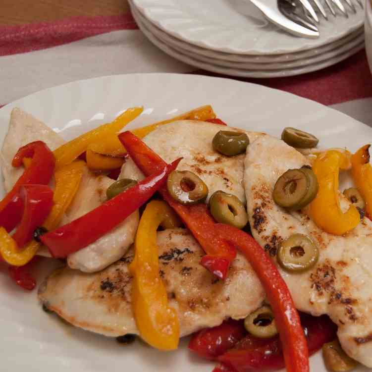 Piquant pepper sauce chicken escalopes